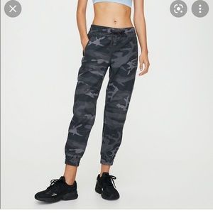 TNA Alix camo pants, size small, grey